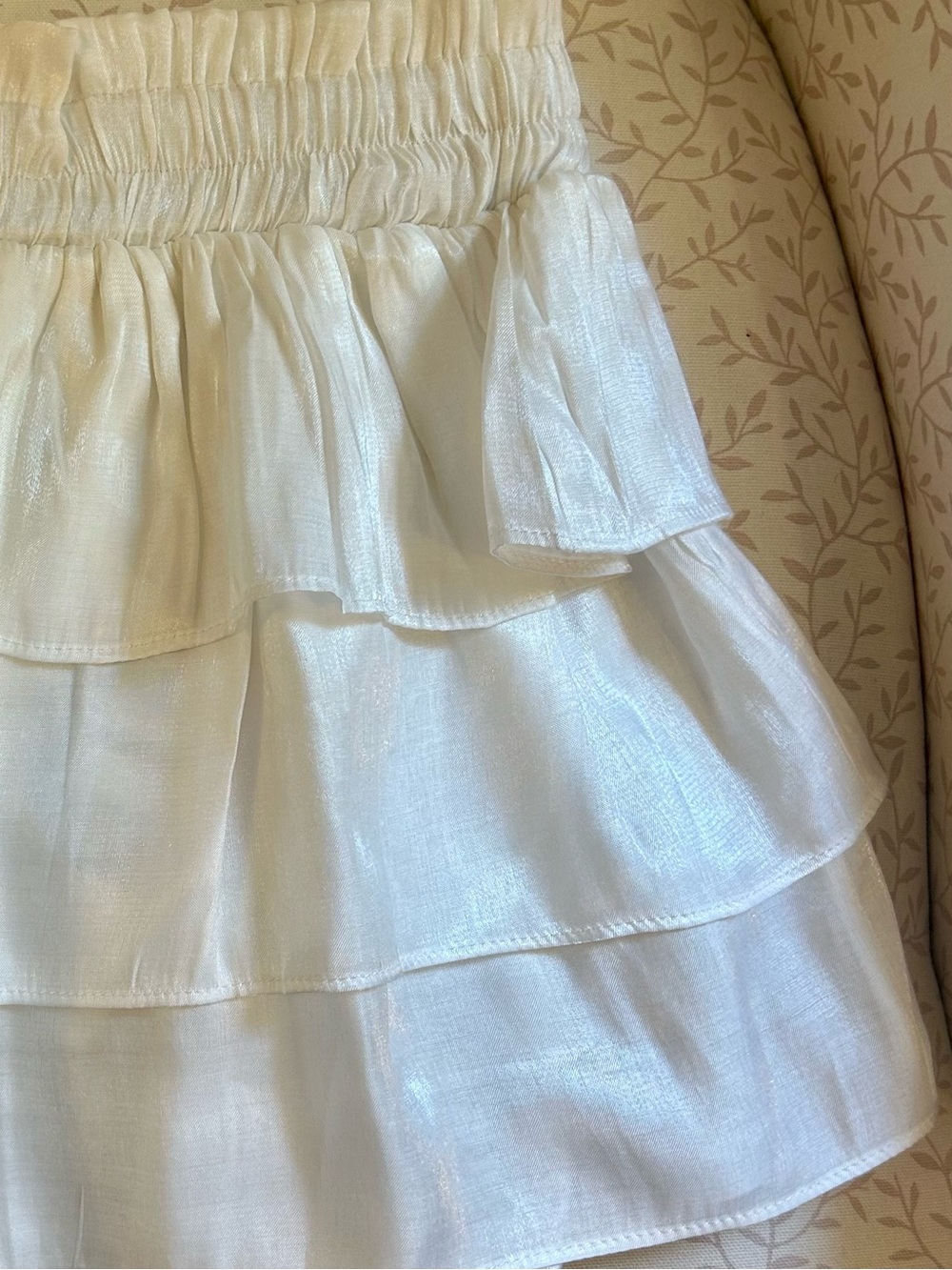 Pleat Luna Skirt size 8 White Shimmer